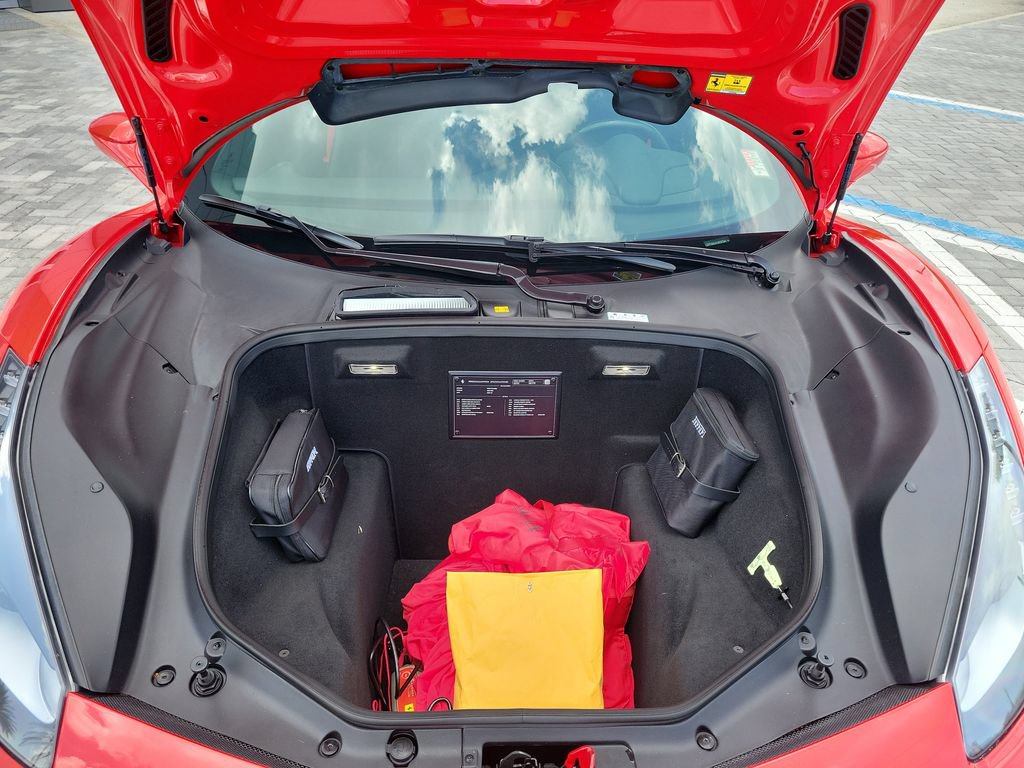 Used 2018 Ferrari 488 GTB RWD image 10