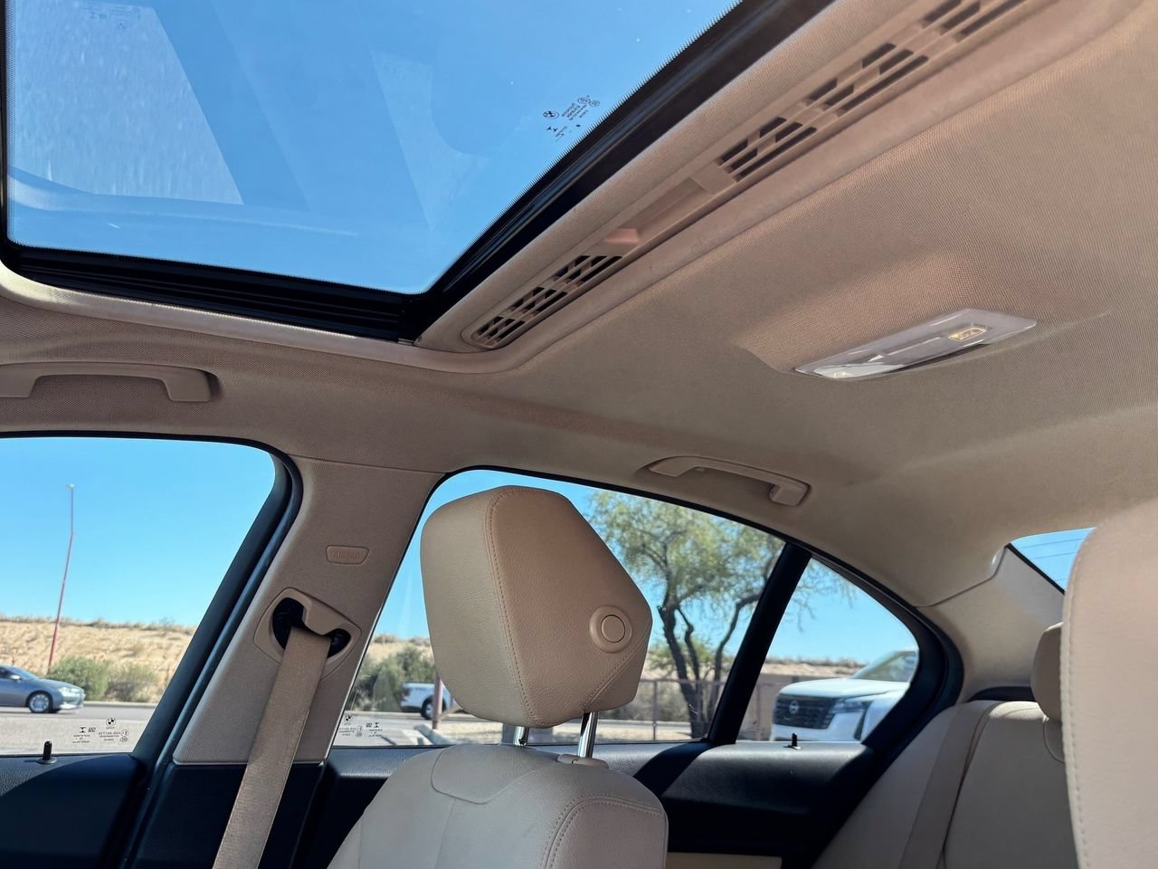 Used 2017 BMW 320i Sedan RWD image 27