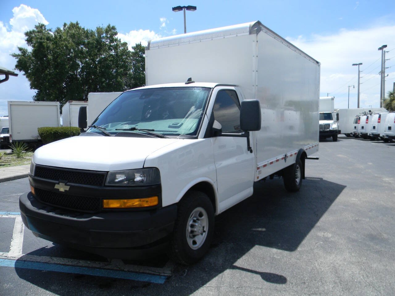 Used 2021 Chevrolet Express 3500 w/ Power Convenience Package RWD image 2