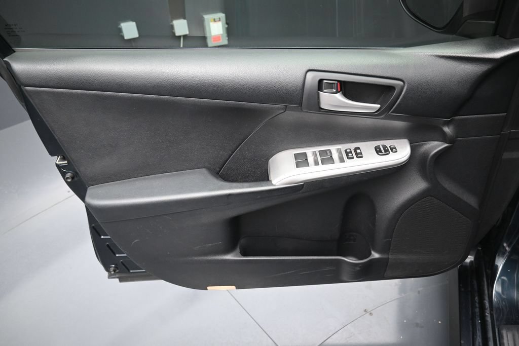 Used 2012 Toyota Camry SE FWD image 11