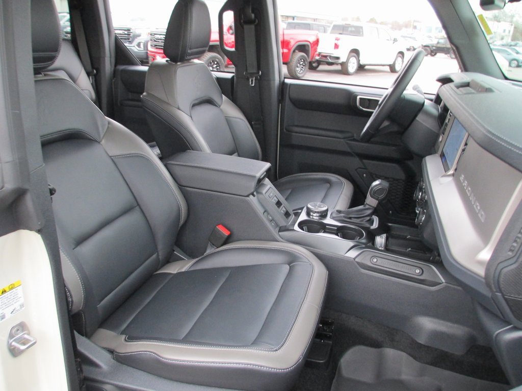 Used 2025 Ford Bronco Outer Banks image 18