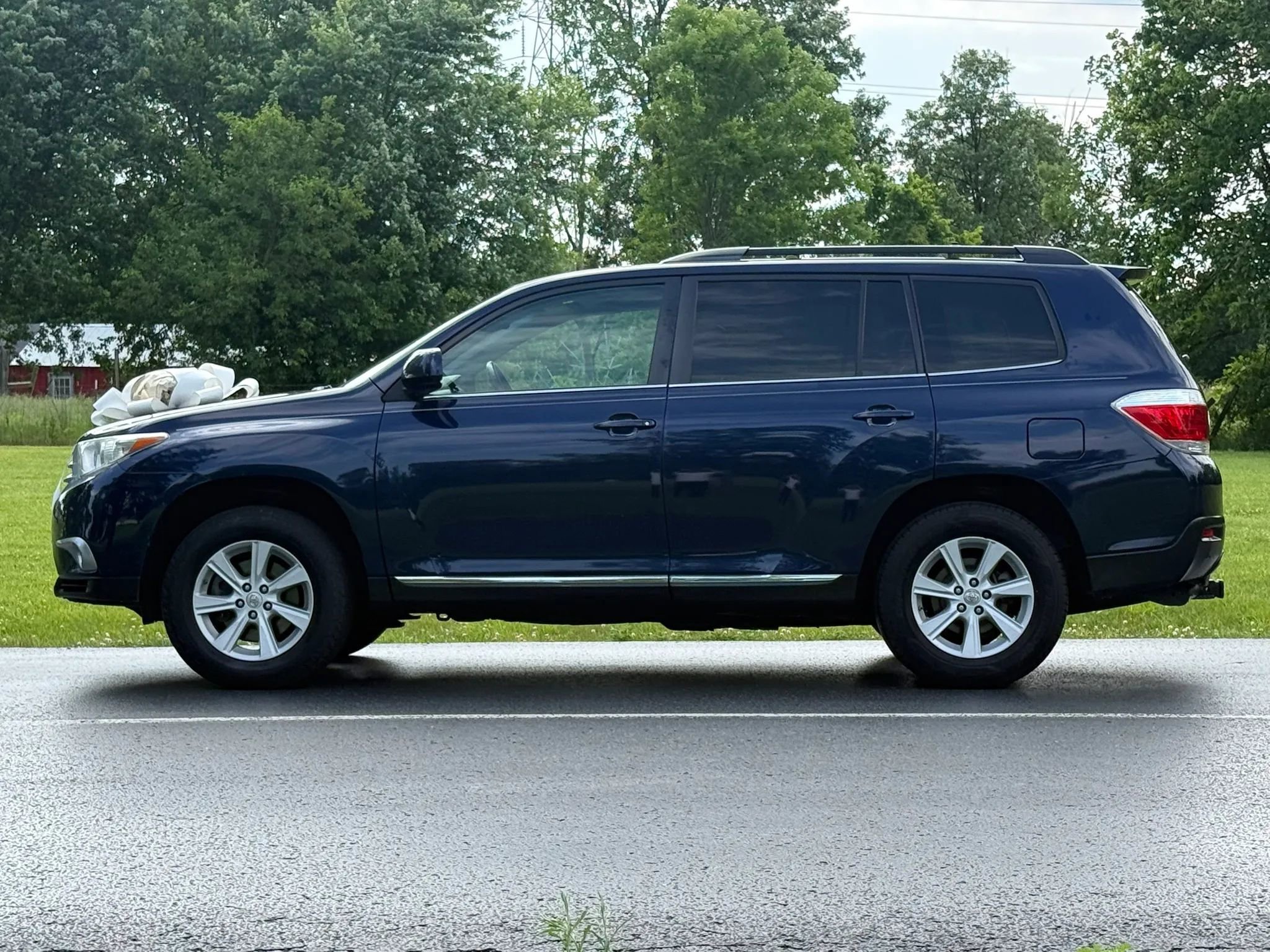 Used 2012 Toyota Highlander SE w/ Tow Pkg AWD/4WD image 8