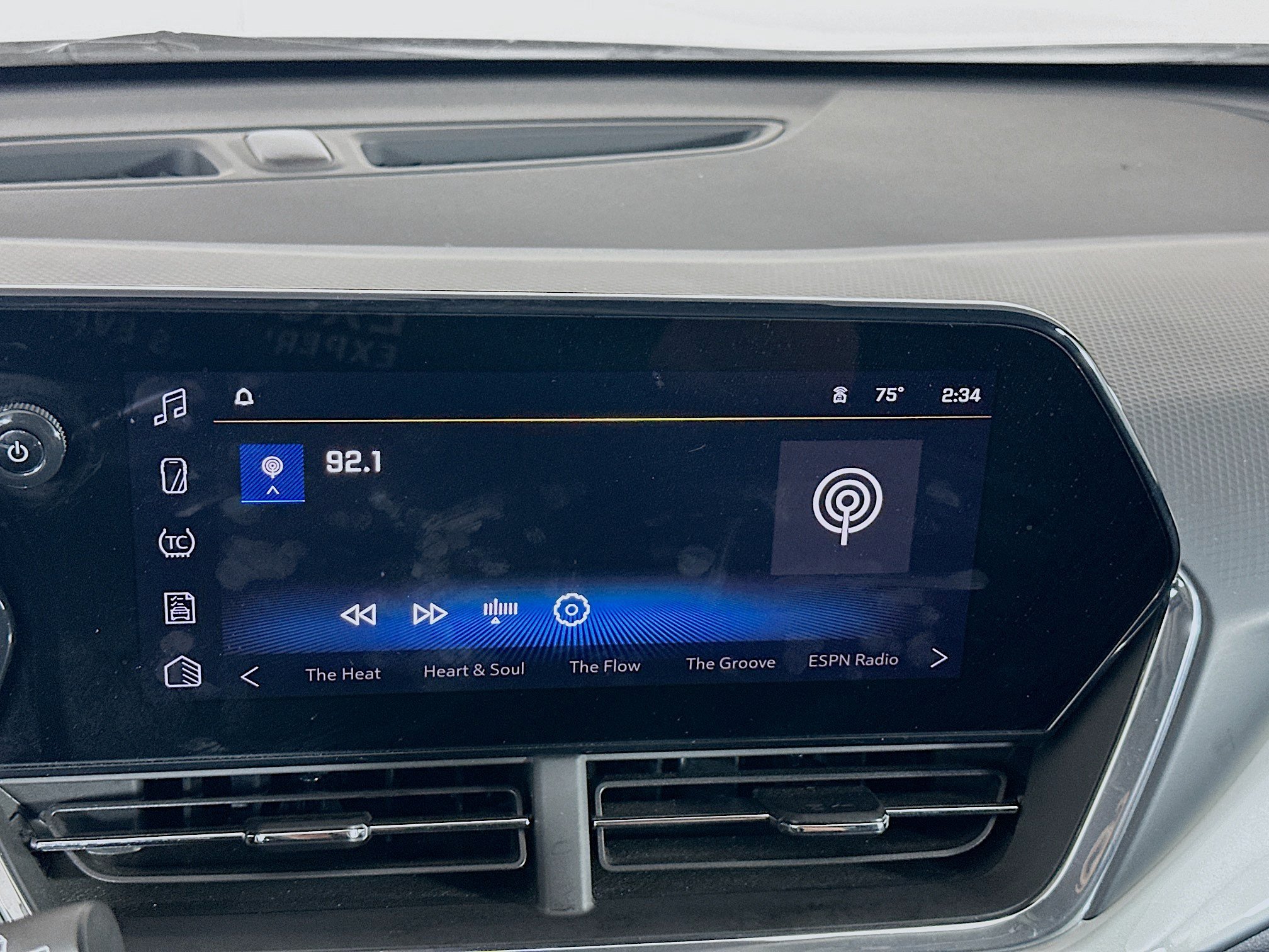 Used 2025 Chevrolet Trax LT FWD image 19