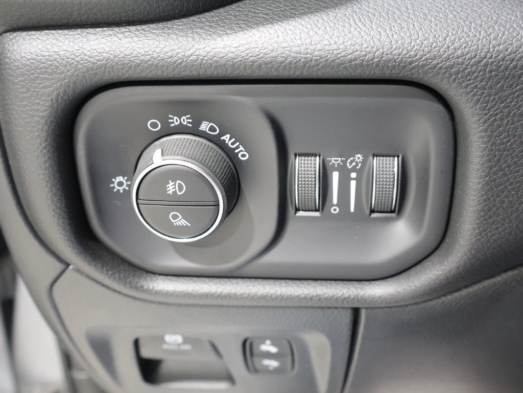 Used 2025 RAM 1500 Laramie w/ Sport Appearance Package AWD/4WD image 30