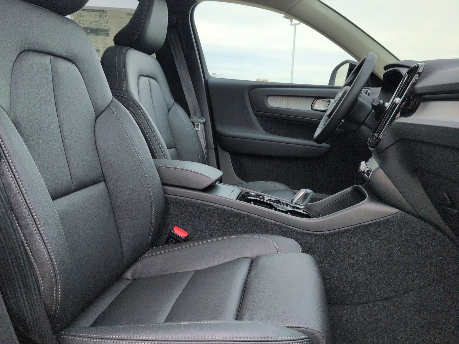 New 2026 Volvo XC40 B5 Plus w/ Protection Package Premier image 27
