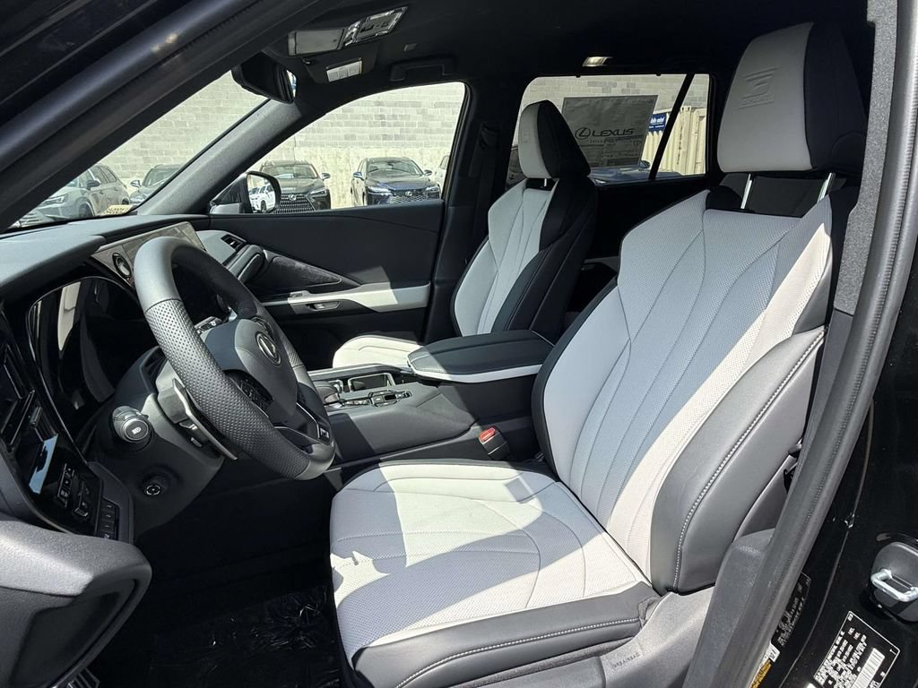 New 2026 Lexus TX 500h AWD image 2