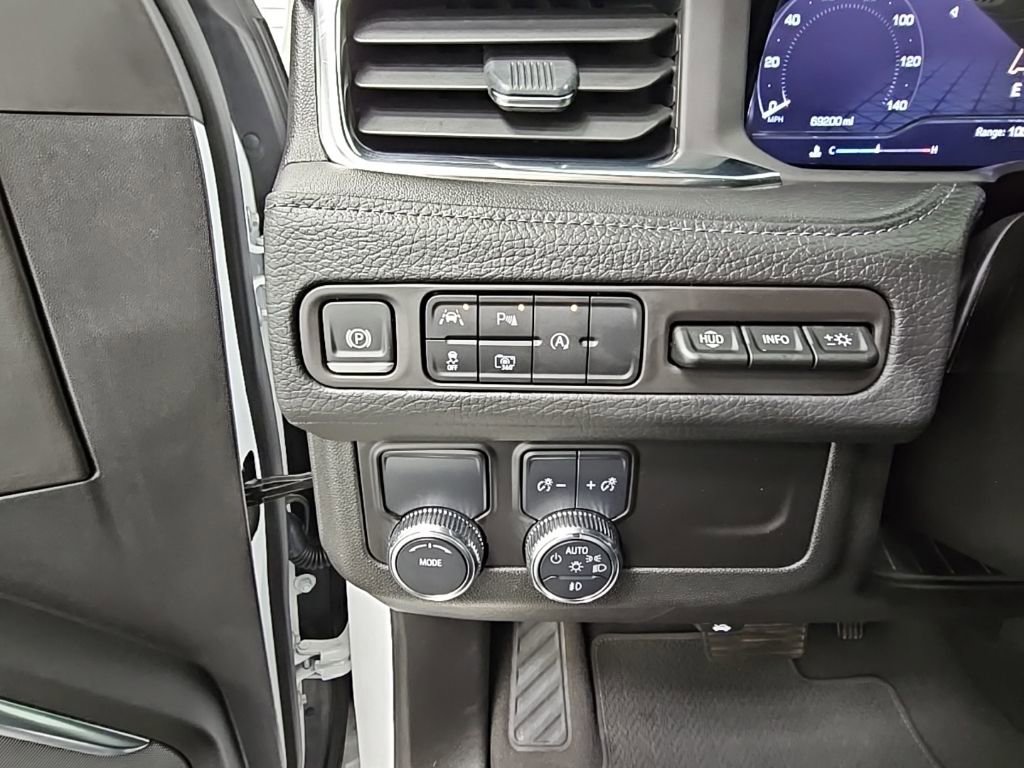 Used 2024 GMC Yukon XL Denali image 29