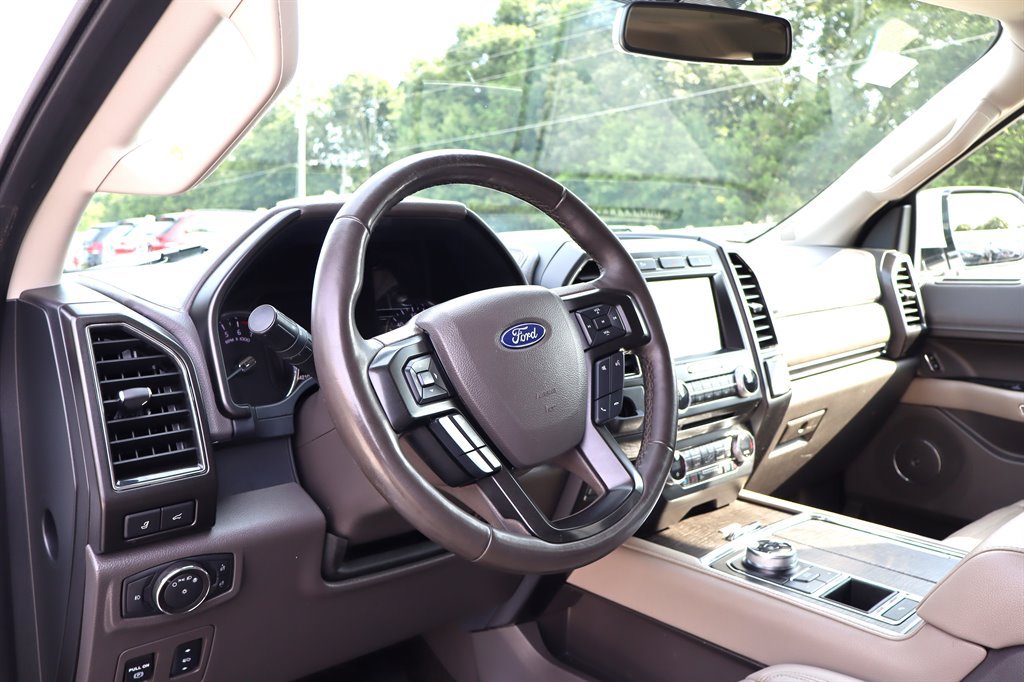 Used 2018 Ford Expedition Max Limited RWD image 18