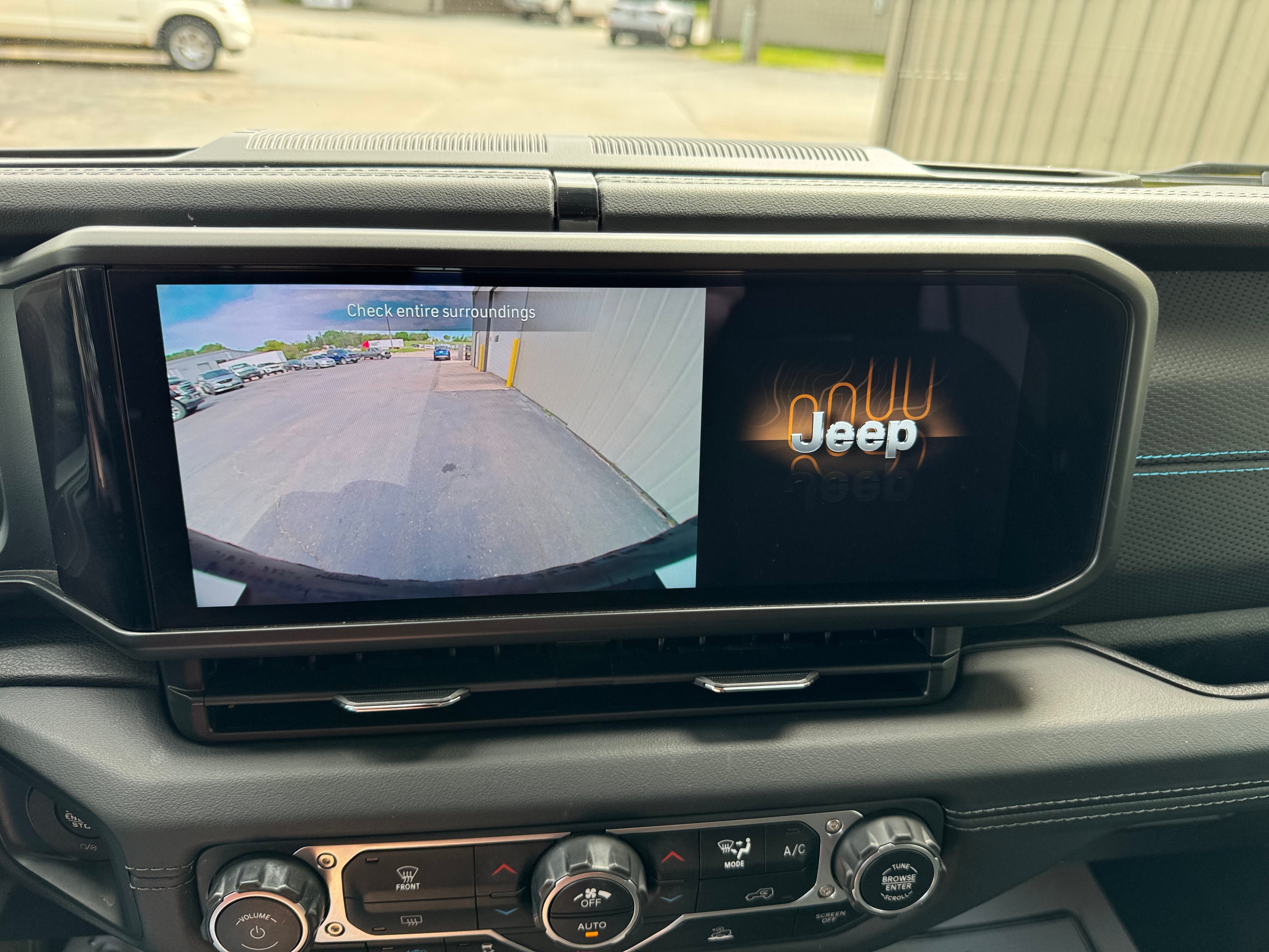 Used 2024 Jeep Wrangler Unlimited Rubicon 4xe AWD/4WD image 16