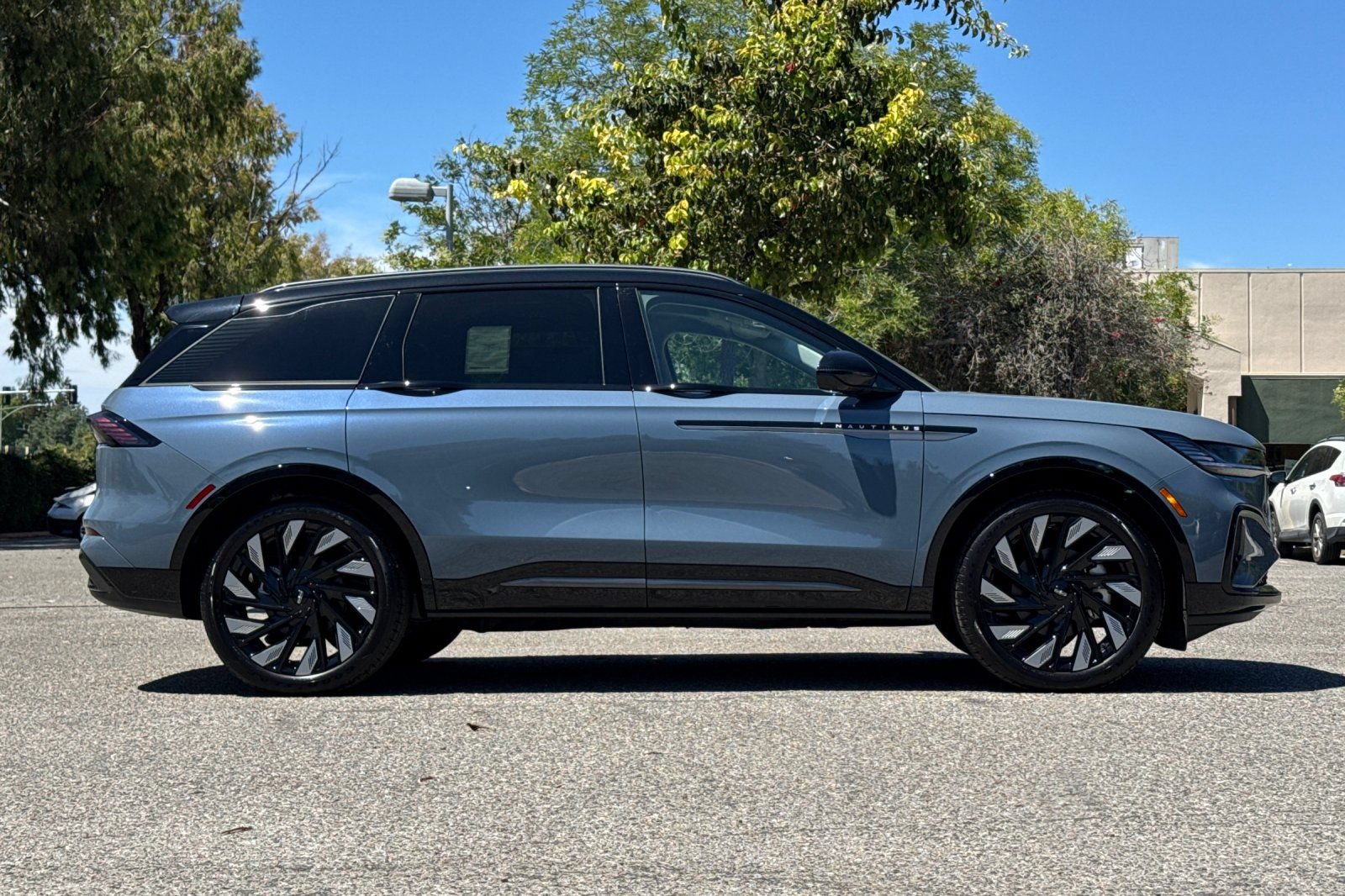 New 2026 Lincoln Nautilus Reserve w/ Jet Appearance Package AWD/4WD image 3