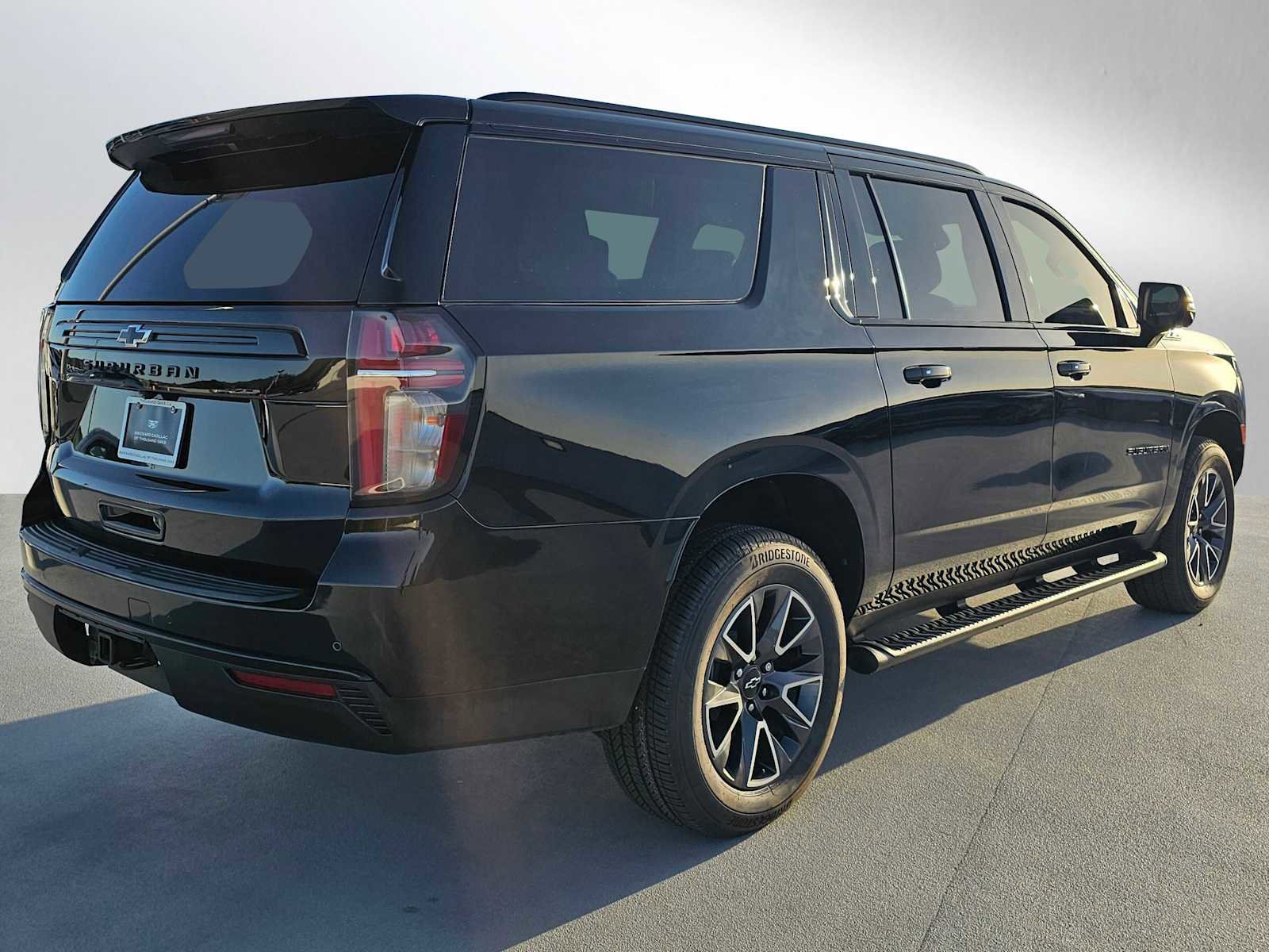 Used 2023 Chevrolet Suburban Z71 w/ Luxury Package image 3