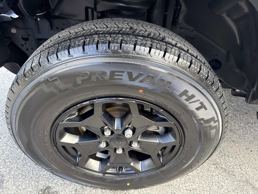 Used 2022 Jeep Gladiator Sport image 14