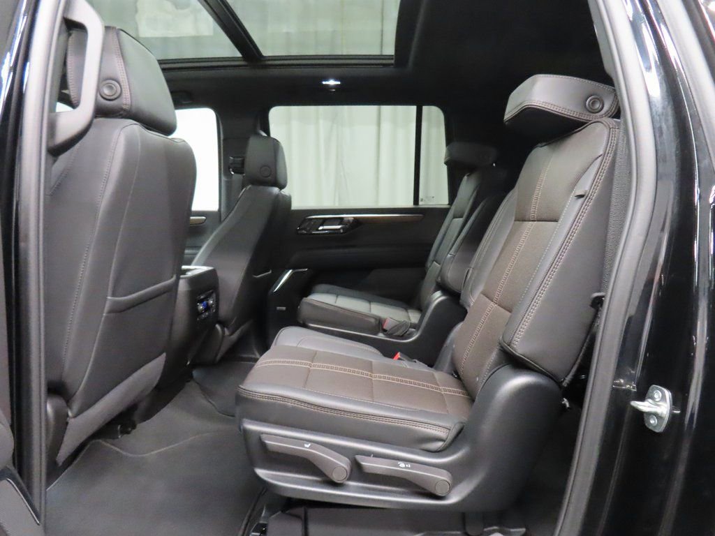 Used 2025 Chevrolet Suburban High Country AWD/4WD image 10