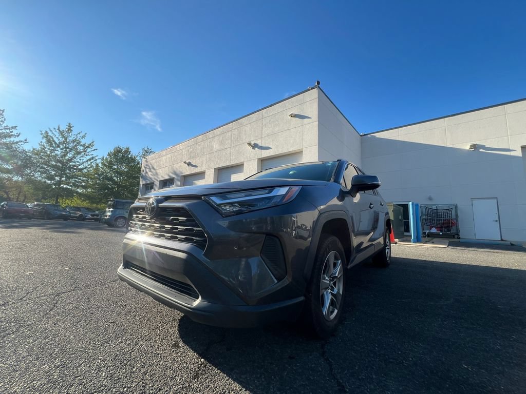 Used 2022 Toyota RAV4 XLE AWD/4WD image 32