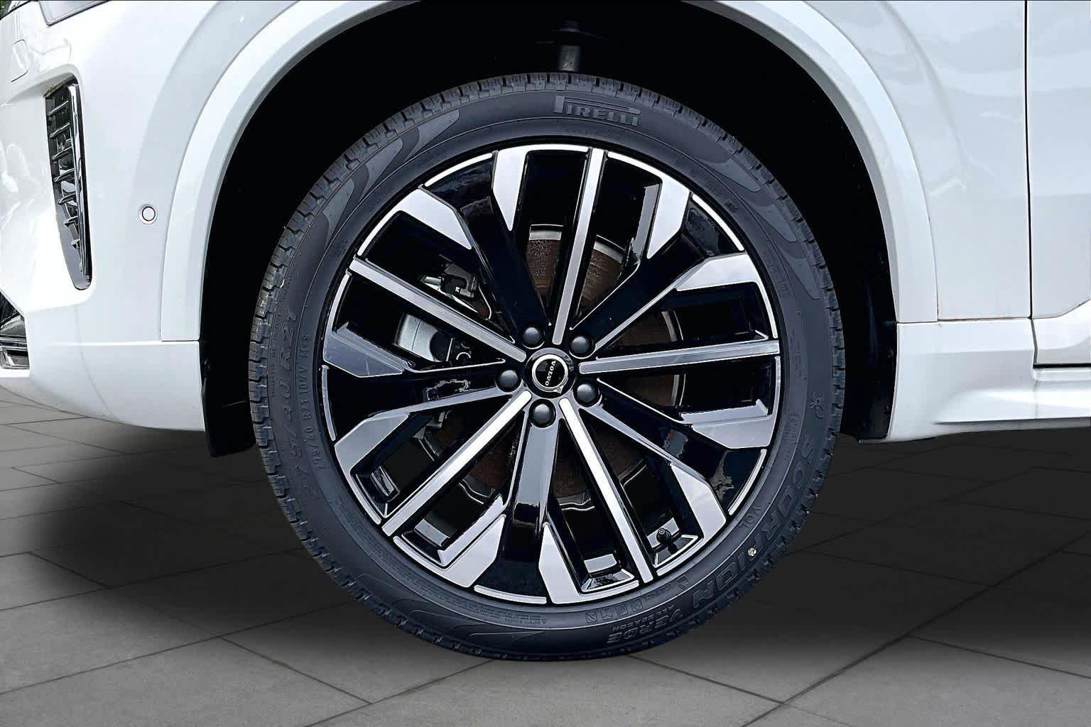 New 2026 Volvo XC90 B6 Ultra w/ Protection Package AWD/4WD image 16