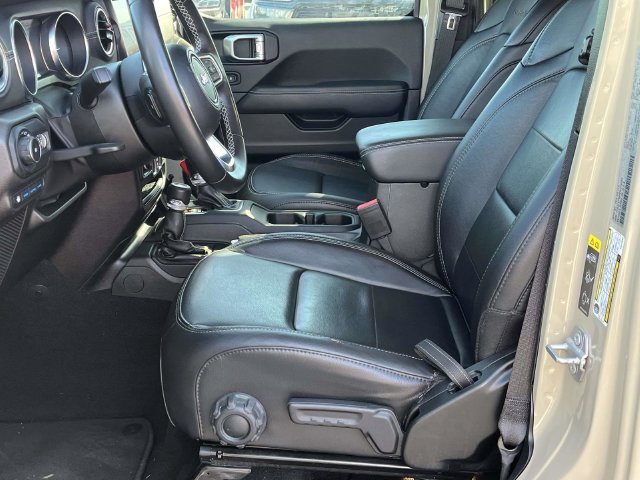 Used 2022 Jeep Wrangler Unlimited Sahara AWD/4WD image 13