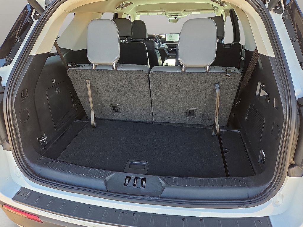 Used 2025 Ford Explorer Active w/ Active Comfort Package image 17