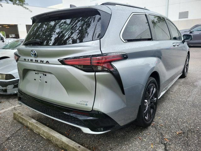 Used 2024 Toyota Sienna XSE FWD image 6