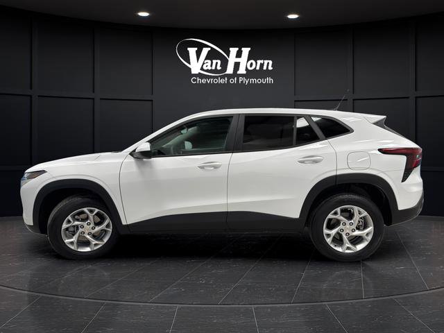 Used 2025 Chevrolet Trax LS w/ LS Convenience Package image 4