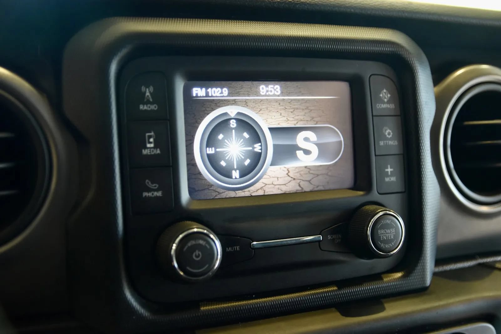 Used 2021 Jeep Gladiator Sport AWD/4WD image 15