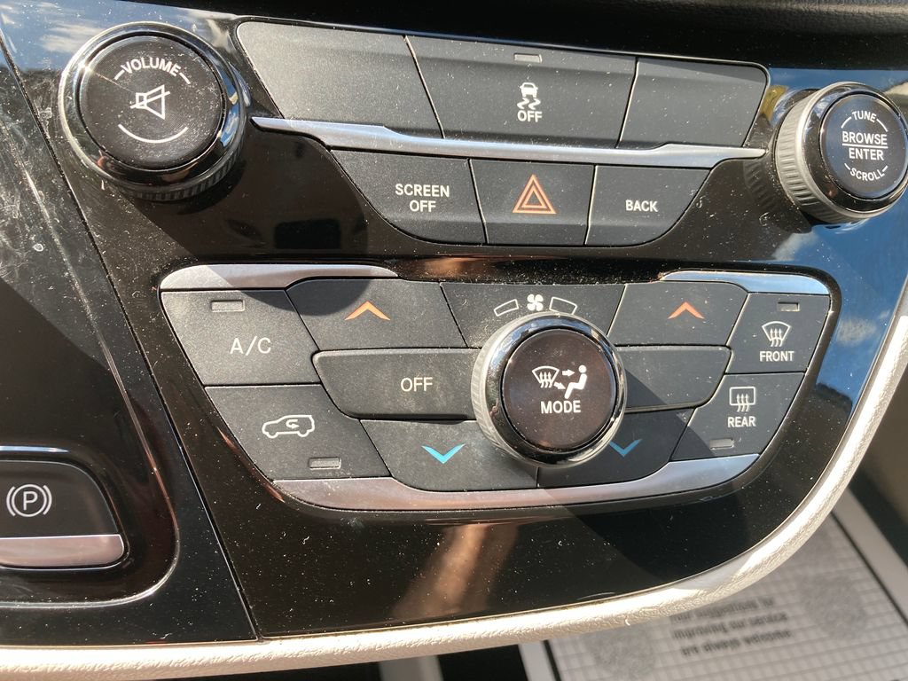 Used 2017 Chrysler Pacifica Touring FWD image 29