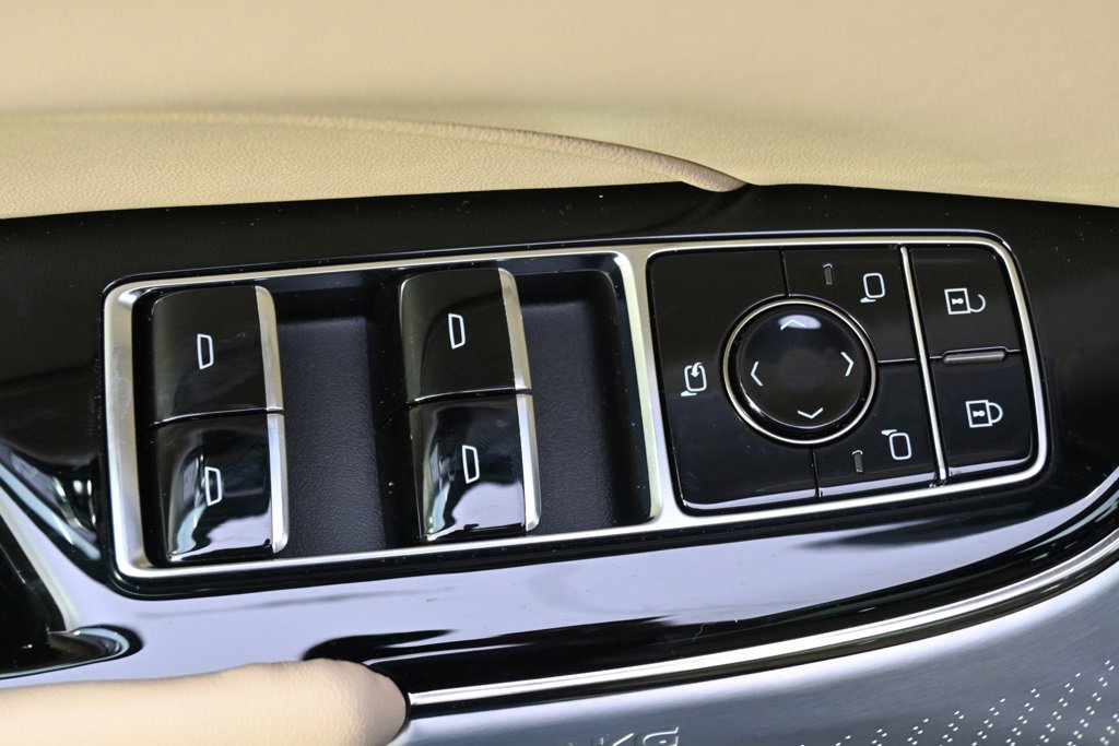 New 2026 Cadillac Lyriq V image 24