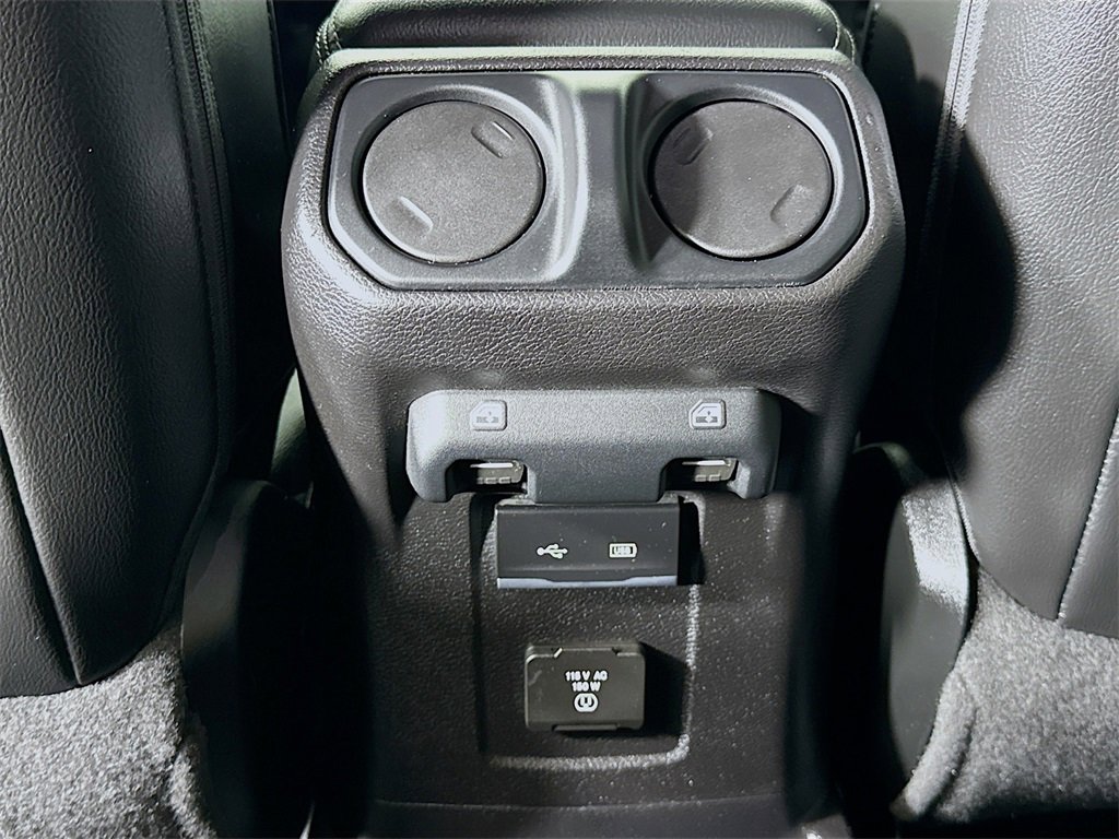 Used 2018 Jeep Wrangler Unlimited Sahara image 29