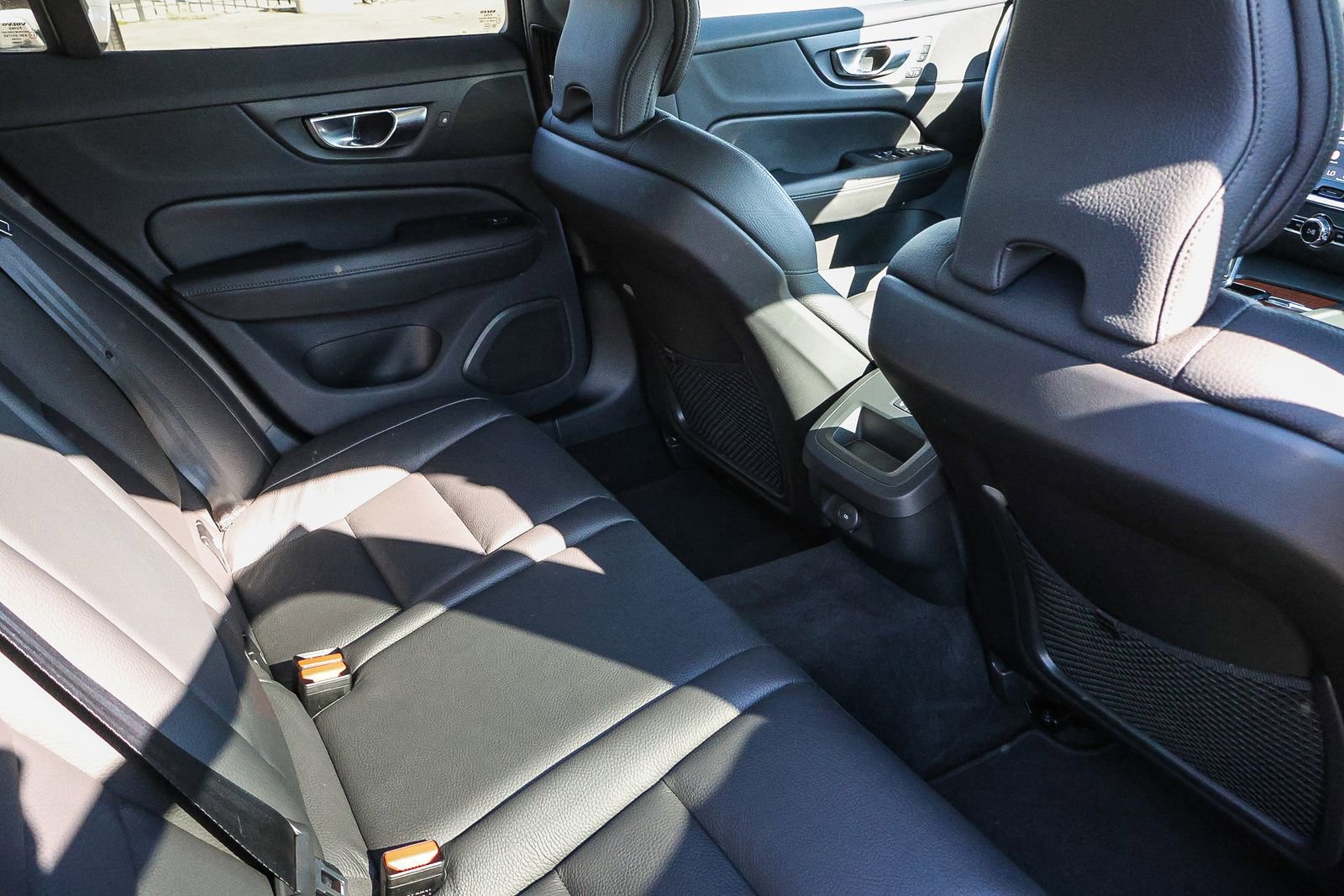 Used 2025 Volvo V60 B5 Cross Country Plus image 19