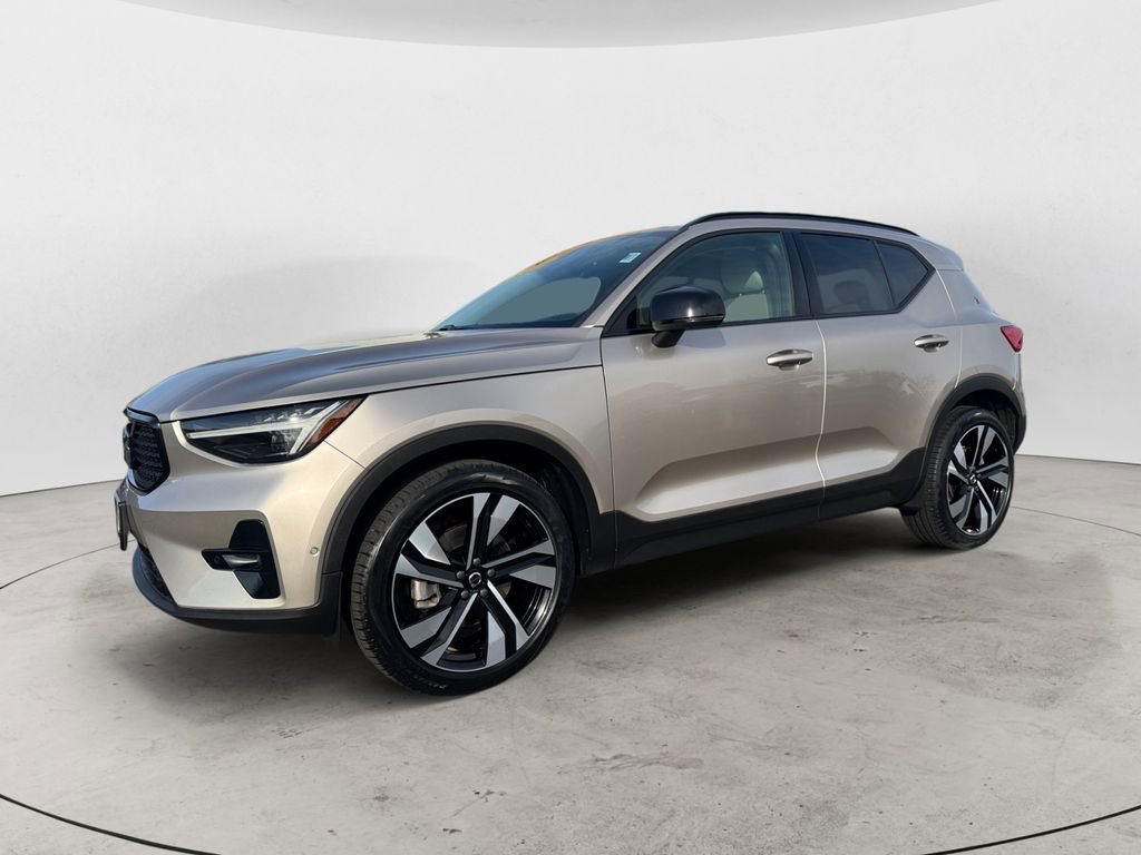 Certified 2023 Volvo XC40 B5 Ultimate w/ Protection Package Premier image 2