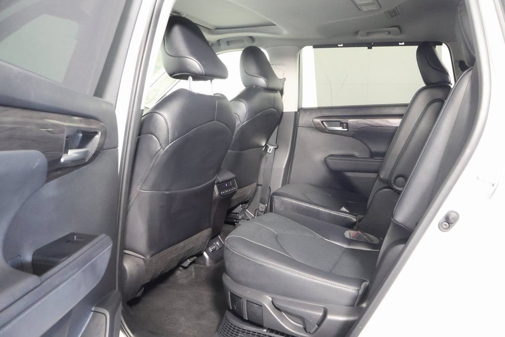 Used 2023 Toyota Highlander Limited AWD/4WD image 11