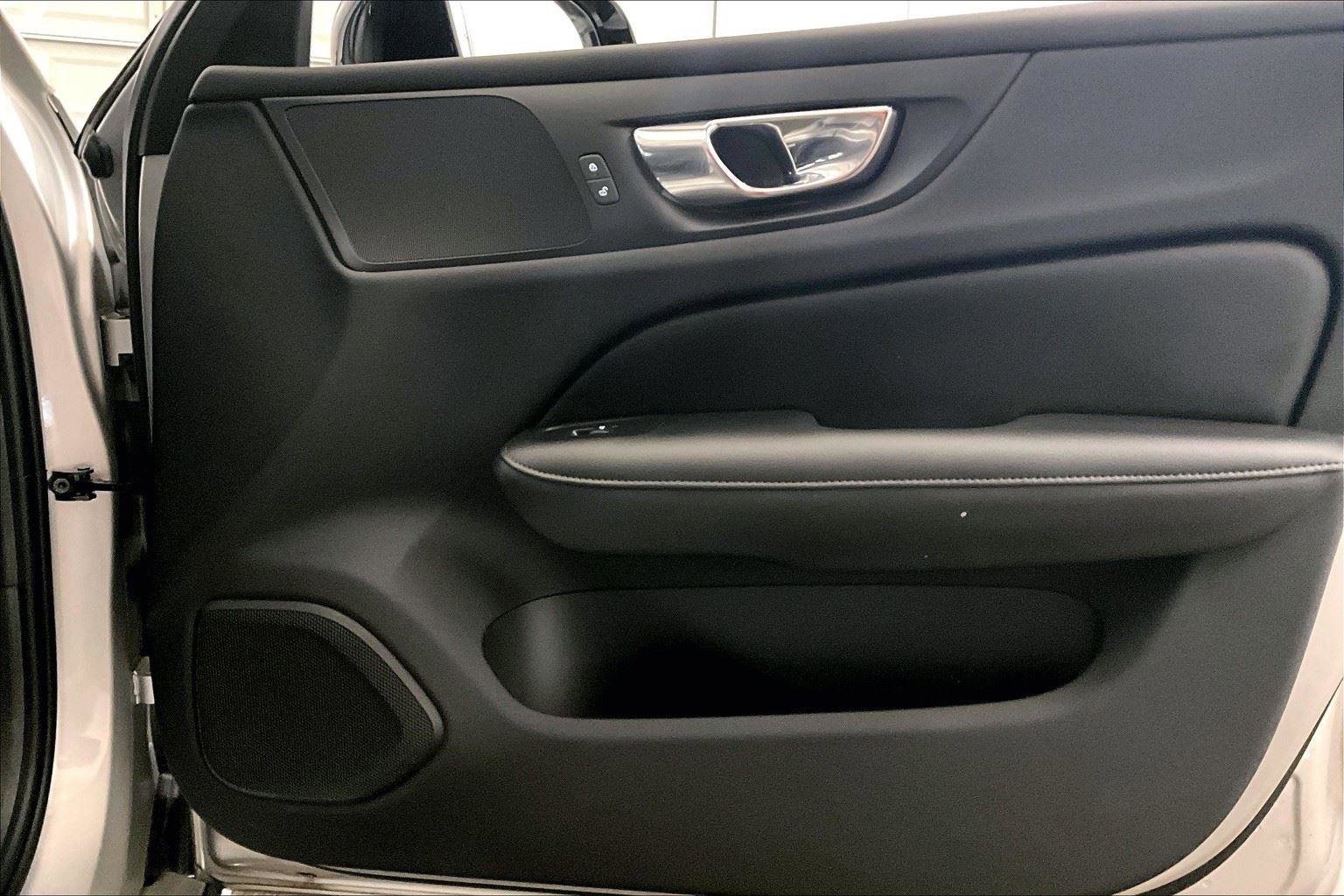 Used 2022 Volvo S60 B5 Momentum w/ Advanced Package image 23