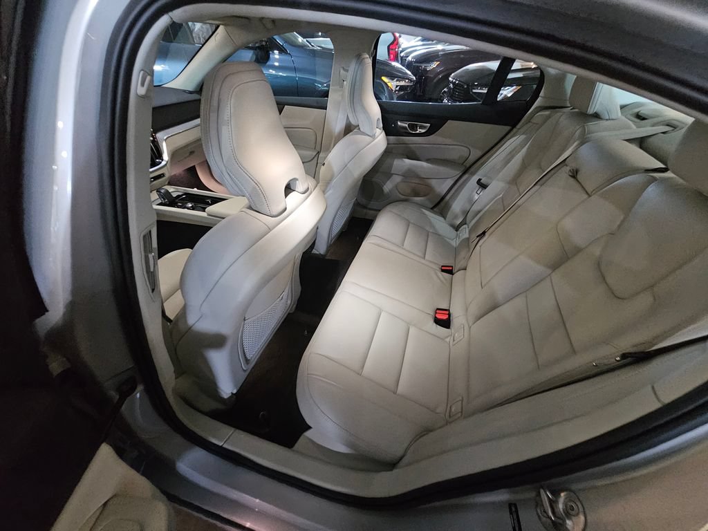 Certified 2025 Volvo S60 B5 Plus AWD/4WD image 11