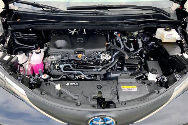 Certified 2024 Toyota Sienna LE FWD image 31