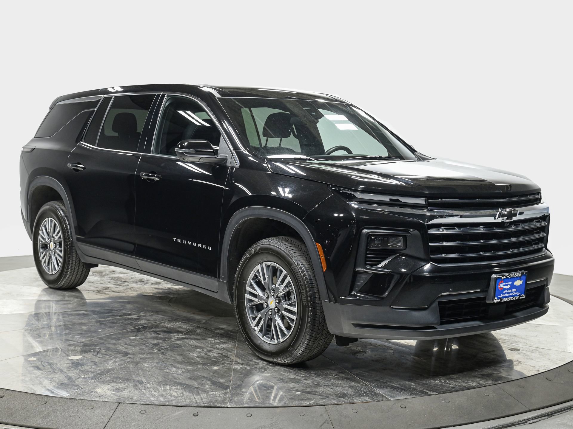 Used 2024 Chevrolet Traverse LS FWD image 9