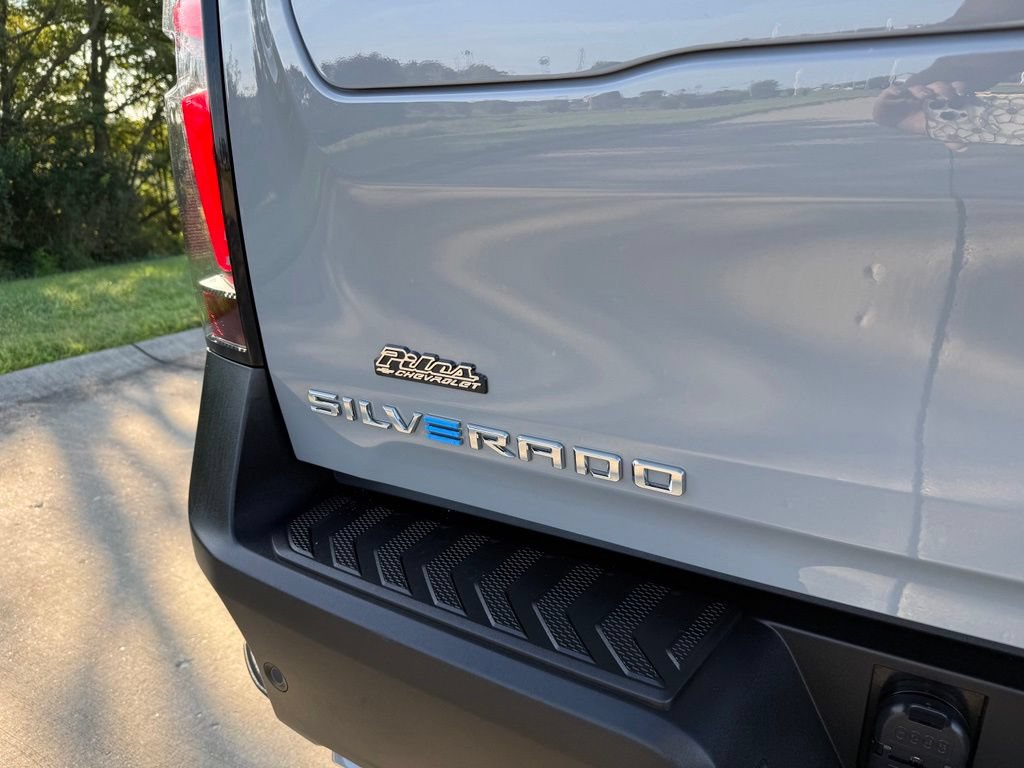 Used 2025 Chevrolet Silverado EV LT AWD/4WD image 6