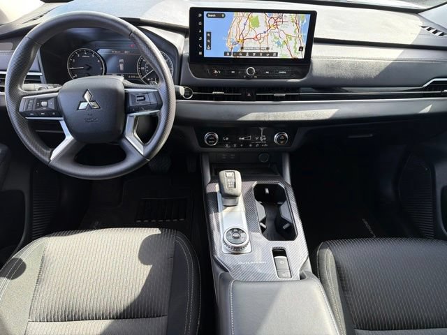 Used 2025 Mitsubishi Outlander ES FWD image 16