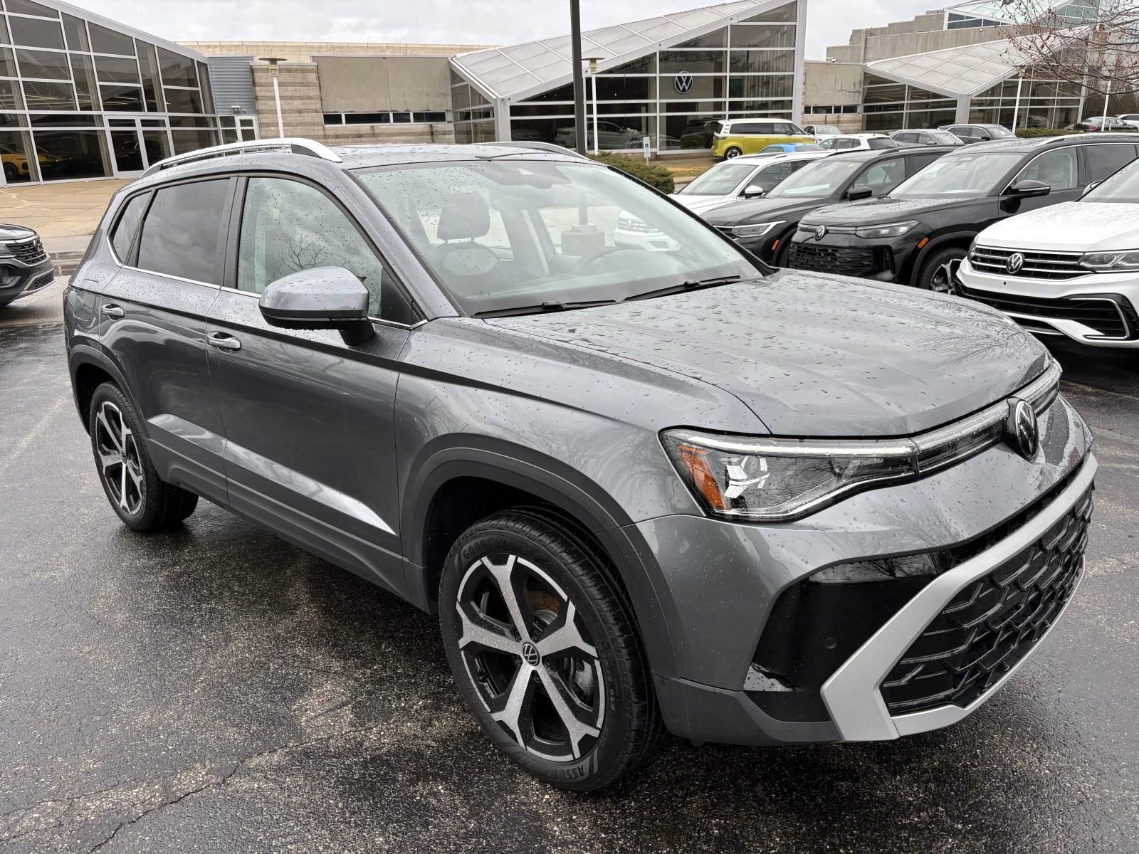Used 2025 Volkswagen Taos SEL image 3