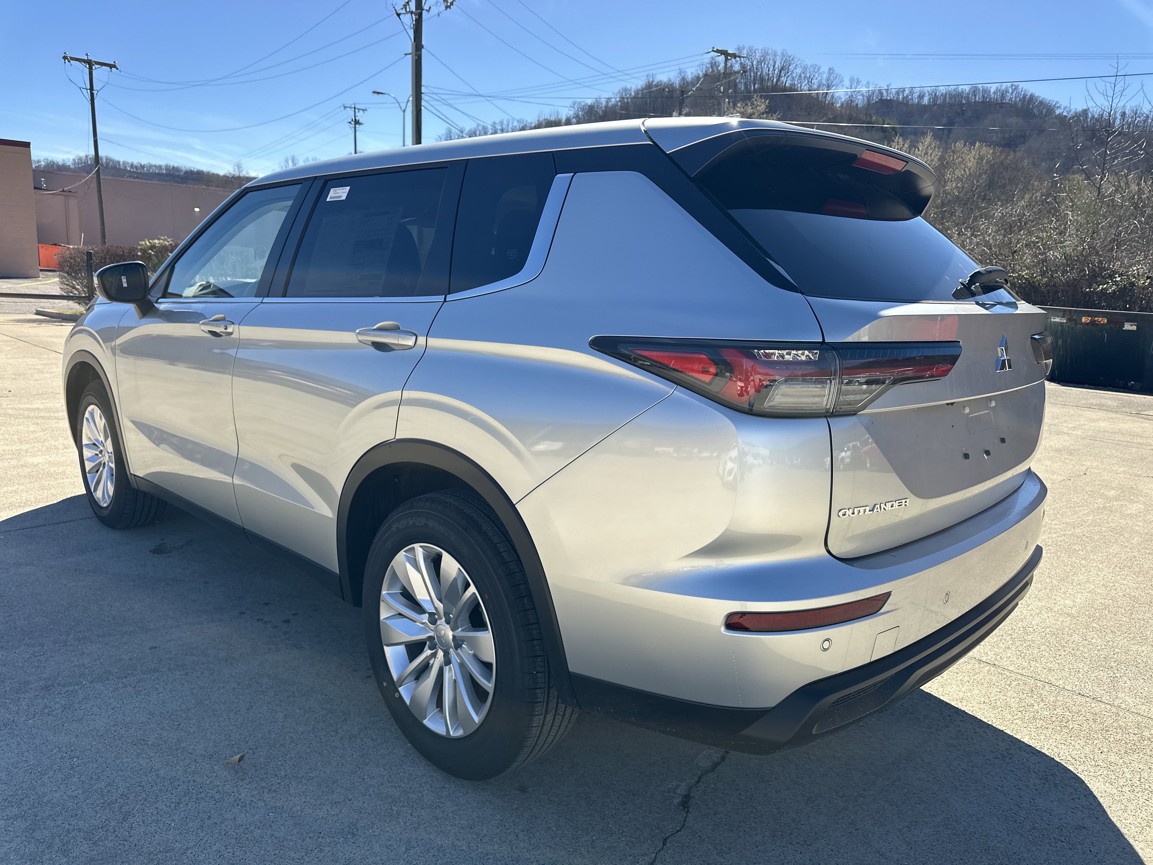 New 2026 Mitsubishi Outlander ES AWD/4WD image 4