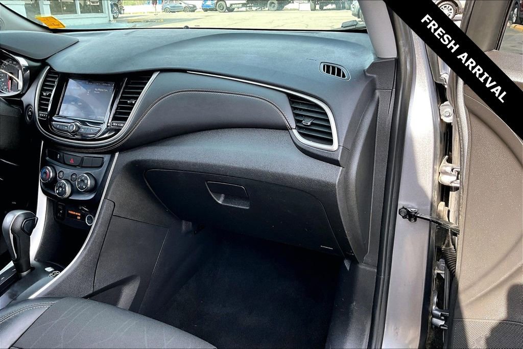 Used 2020 Chevrolet Trax LT w/ LT Convenience Package image 24