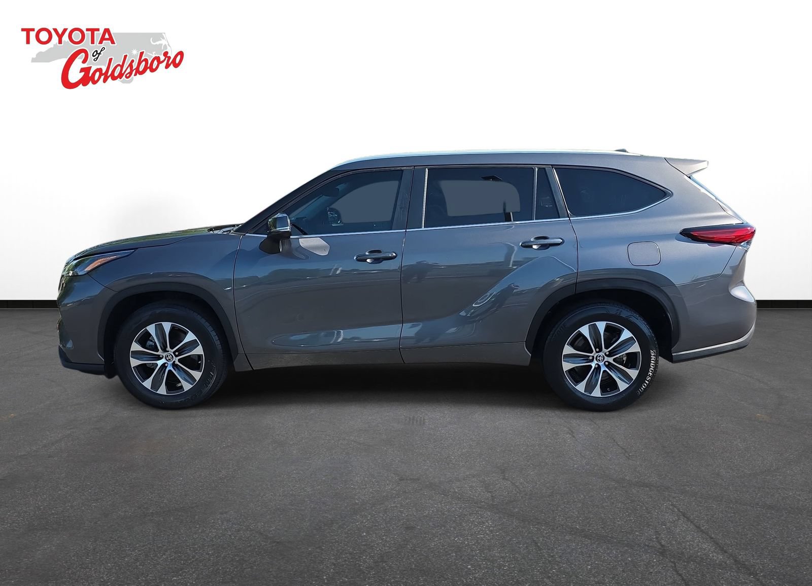Used 2023 Toyota Highlander XLE FWD image 8