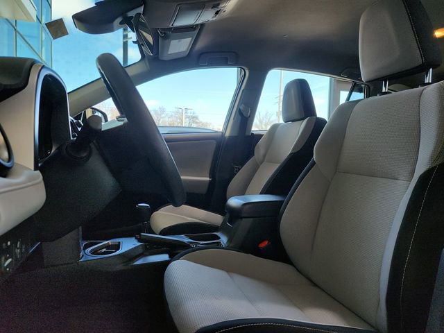Used 2018 Toyota RAV4 LE AWD/4WD image 12