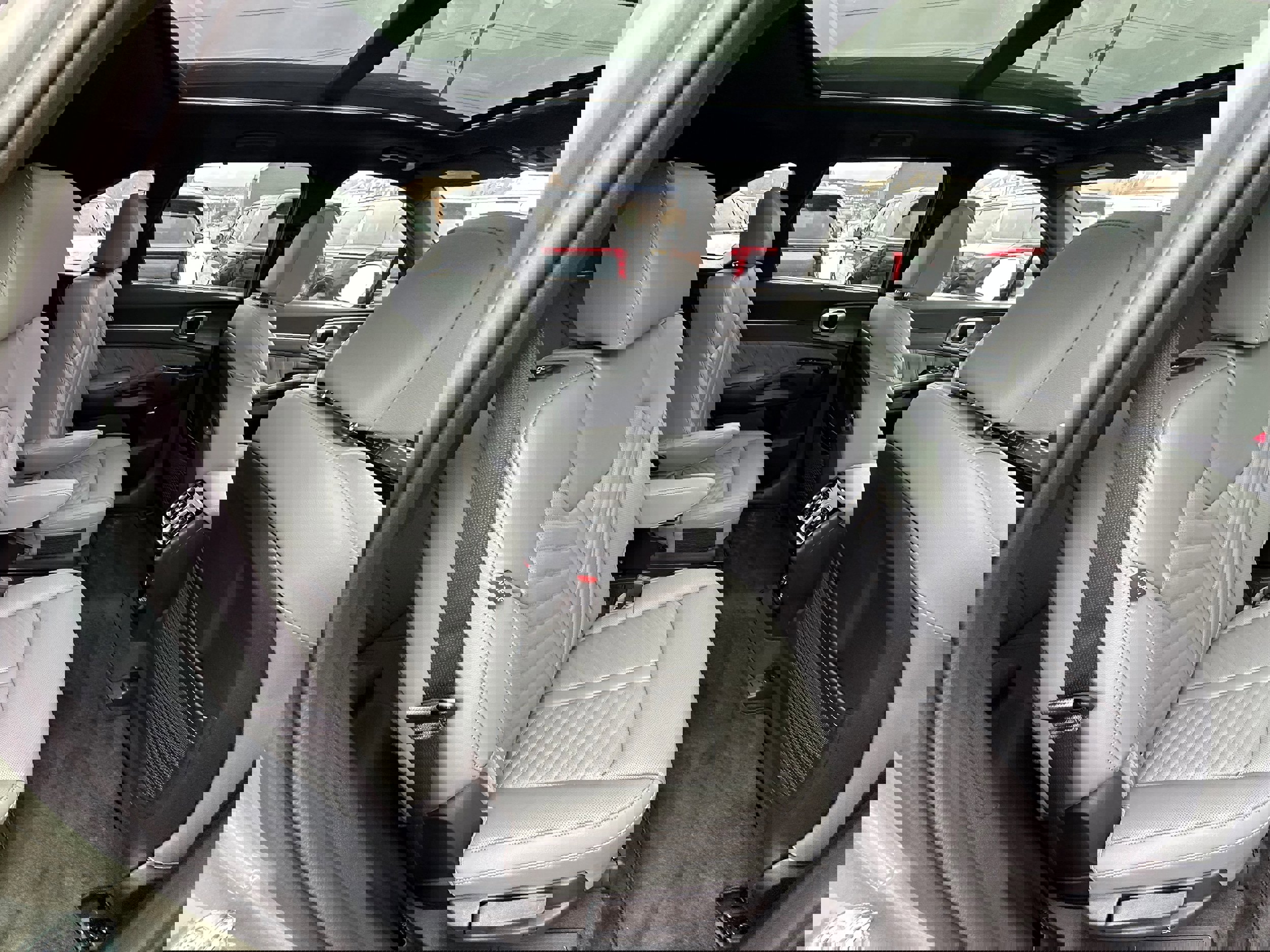 Used 2025 Kia Sorento SX Prestige w/ Sage Leather Package image 19