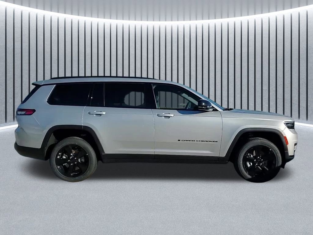 New 2025 Jeep Grand Cherokee L Altitude image 2