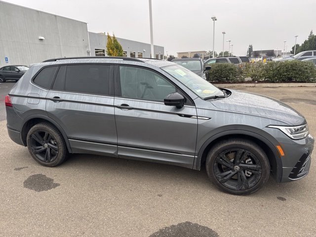 Used 2024 Volkswagen Tiguan SE R-Line image 5