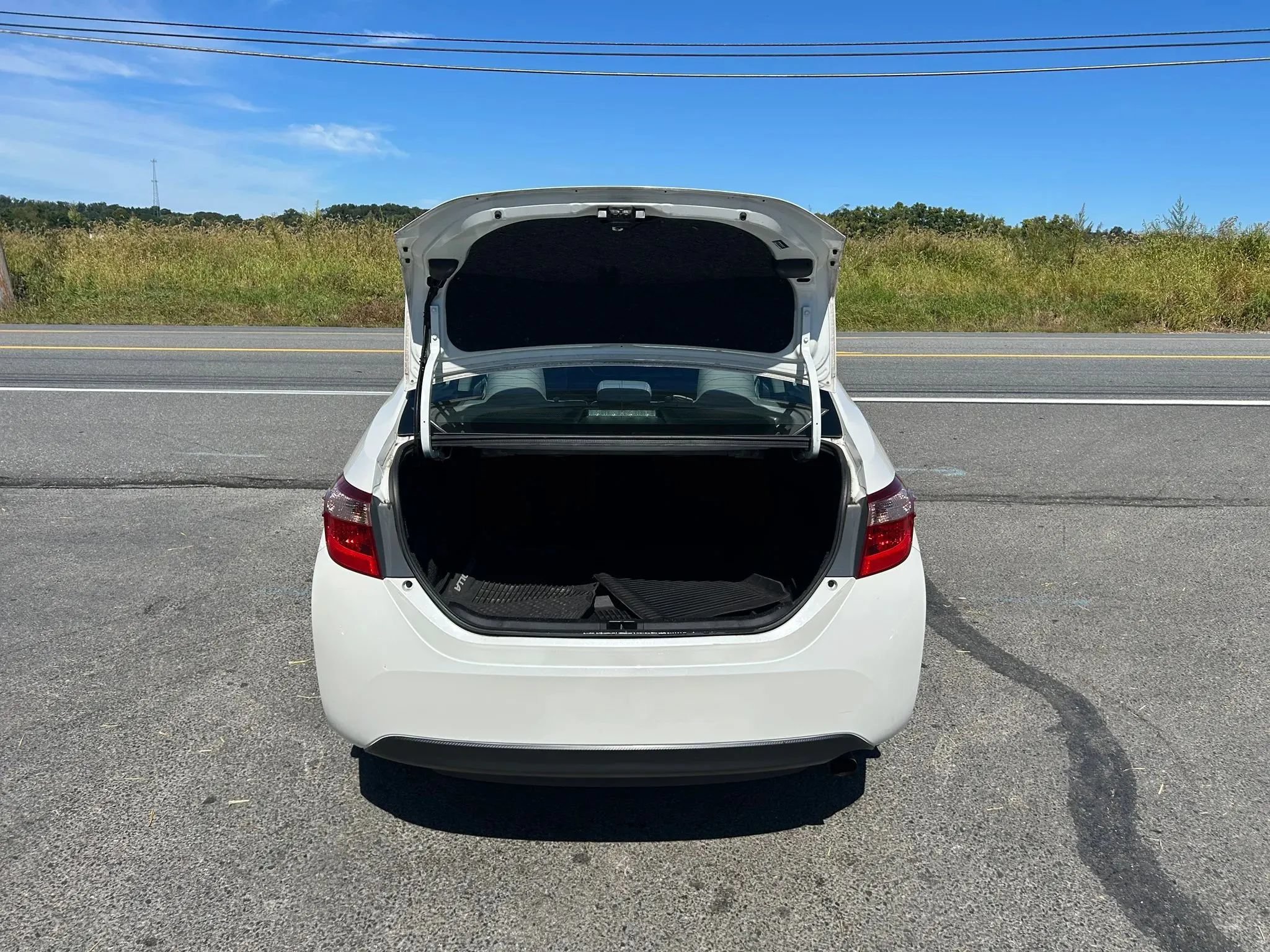 Used 2018 Toyota Corolla LE FWD image 11