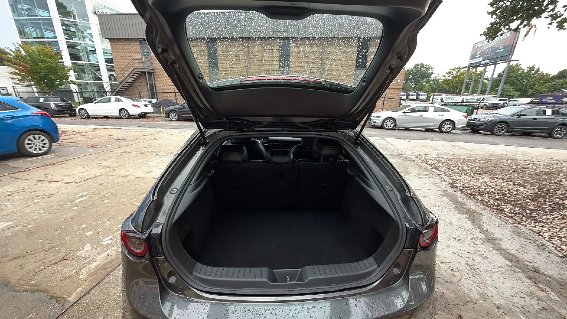 Used 2019 MAZDA MAZDA3 Hatchback w/ Premium Package FWD image 7