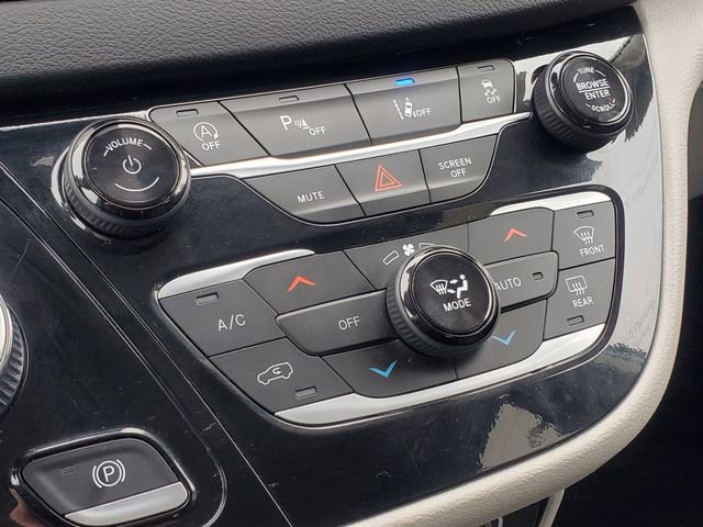 Used 2024 Chrysler Pacifica Touring-L FWD image 23