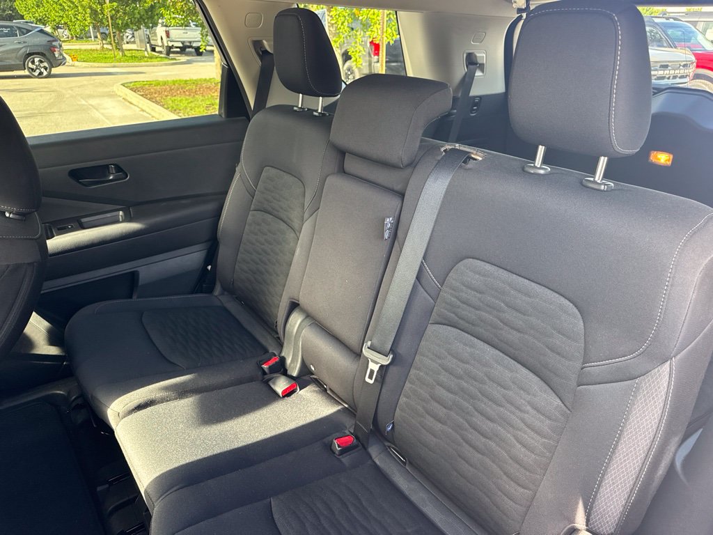 Used 2025 Nissan Pathfinder SV FWD image 11