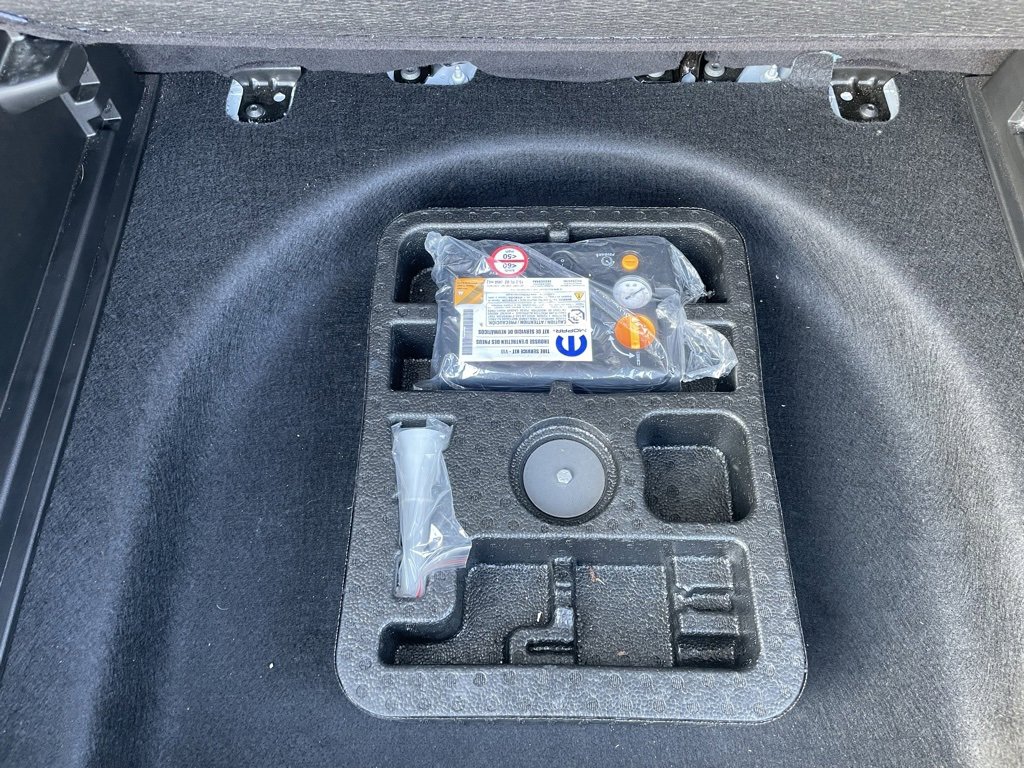 Used 2024 Jeep Compass Latitude image 31