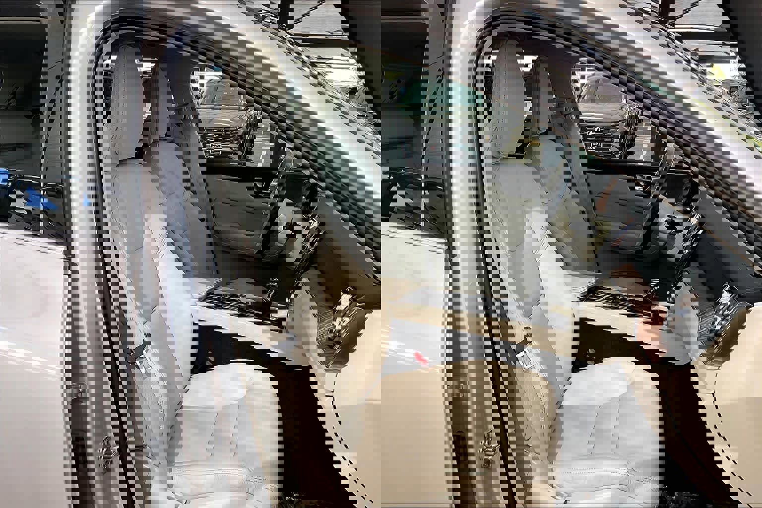 Used 2021 Volvo XC60 T6 Momentum image 9